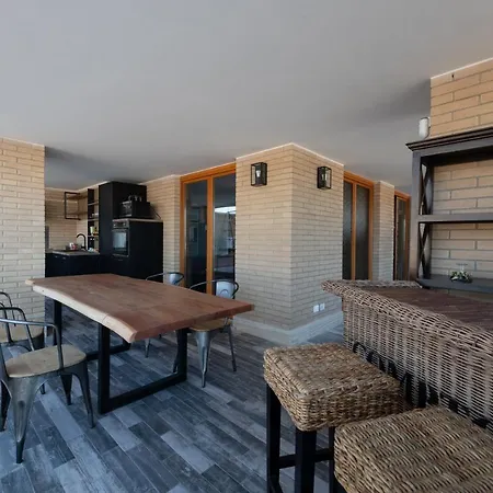 Casa Andrew New Roma